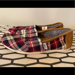 Toms Plaid Red White and Blue Size 6 GUC